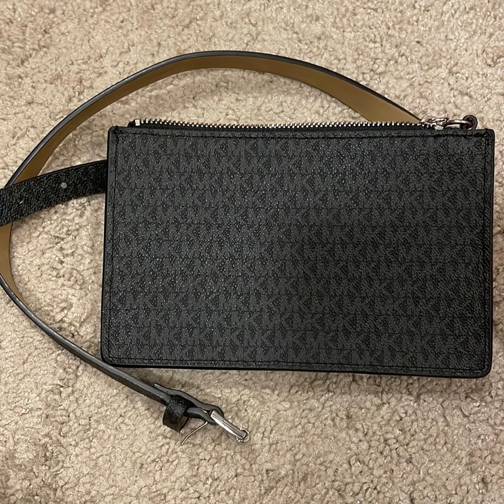 Micheal Kors crossbody bag